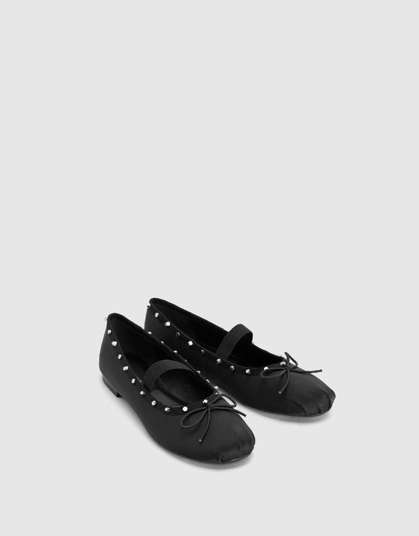 Studded Décor Round Toe Pumps